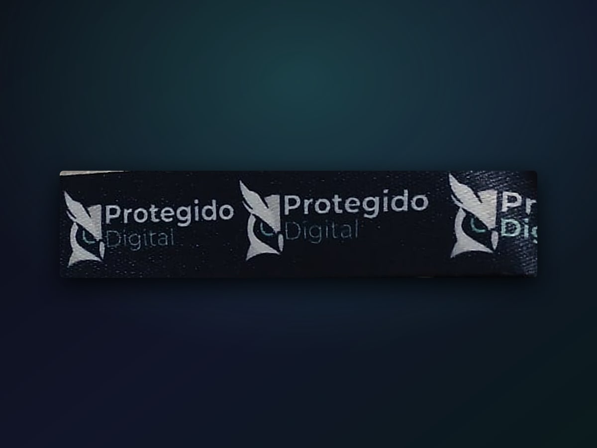 Chaveiro de fita com a marca Protegido.Digital, entregue como lembrança da palestra